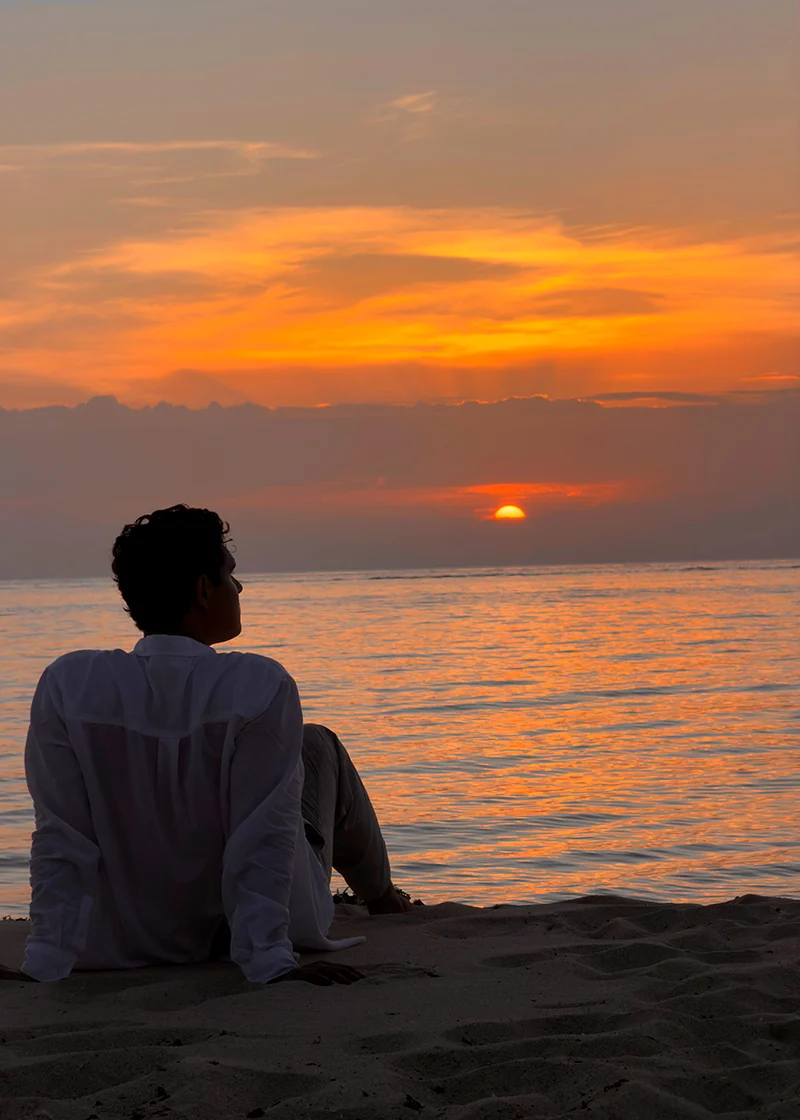 Max San Román contemplando el horizonte